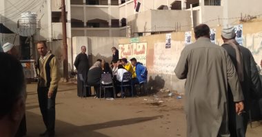 كبار السن وذوى الاحتياجات يتوافدون على لجان إعادة النواب بكفر الشيخ.. صور