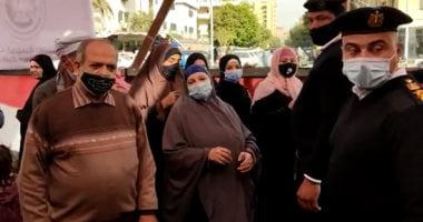 توافد المواطنين على لجنة عمر بن الخطاب بالأميرية وسط إجراءات احترازية