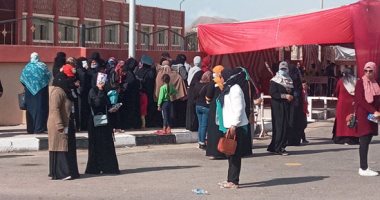 طوابير أمام اللجان الانتخابية بمدينة طور سيناء.. صور