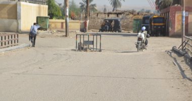 هبوط جزئى أعلى كوبرى مزلقان محطة قطار إسنا جنوب الأقصر.. صور