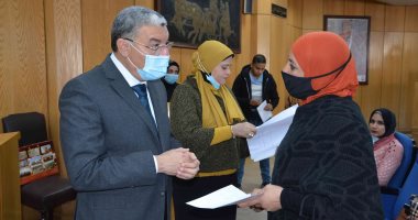 محافظ المنيا يسلم 128 مشروعا تنمويا ويستمع لمطالب المواطنين.. صور