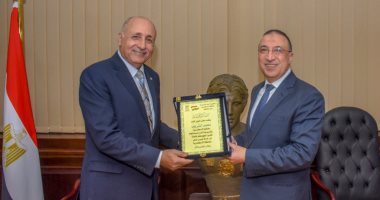 محافظ الإسكندرية يكرم صاحب فكرة إنشاء أول حديقة لذوى الاحتياجات الخاصة