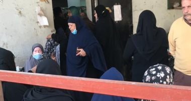 زحام أمام مكاتب بريد الغربية لصرف منحة العمالة غير المنتظمة.. فيديو وصور 