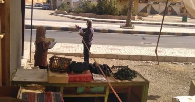 ضبط 17 محلا تجاريا بدون ترخيص فى حملة بمدينة القصير.. صور