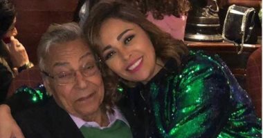 تأجيل جنازة والد داليا البحيرى لحين عودة شقيقتها إلى مصر