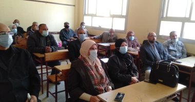 نائب وزير التعليم يلتقى مديرى الإدارات التعليمية بالقليوبية عبر الفيديو كونفرانس