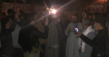 كريم طلعت السادات يتقدم مسيرة لقبر والده عقب إعلان تقدمه فى البيان الإحصائى..صور