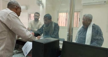 صور.. بدء تسليم تراخيص البناء للمواطنين فى المراكز التكنولوجية بمحافظة الأقصر
