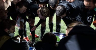 احتفال جنونى من لاعبى مونشنجلادباخ فى مدريد بعد إقصاء إنتر ميلان.. فيديو