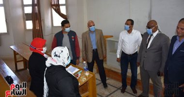 فتح باب الترشح لانتخابات الاتحادات الطلابية بالجامعات.. شئون الطلبة بالجامعات تستقبل الطلبات وسط تطبيق الإجراءات الإحترازية لمكافحة كورونا.. وإعلان الكشوف النهائية للمرشحين فى 16 ديسمبر الجارى.. صور