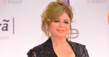 ليلى علوى وهالة صدقى وكارول سماحة يهنئن إلهام شاهين بعد جائزة أحسن ممثلة