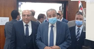 وزير التموين يتفقد مركز الخدمات التموينية بمحرم بك فى الإسكندرية..صور