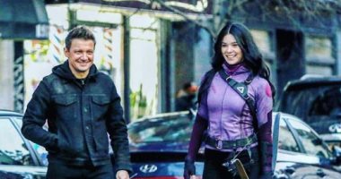 جيرمى رينر يحتفل بعيد ميلاد هايلى ستينفلد بصورة لهما من كواليس مسلسل Hawkeye