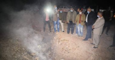 محافظ الوادى الجديد يتفقد منطقة الانبعاثات الغازية بقرية الهنداو بالداخلة