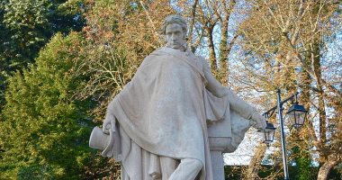 100 منحوتة عالمية.. "رينيه شاتوبريان" حكاية كاتب فرنسى