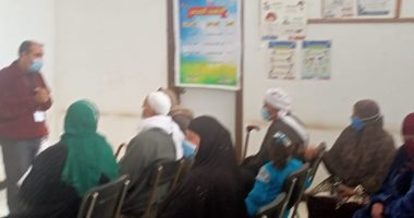 توقيع الكشف الطبى بالمجان على 500 مواطن خلال القافلة الطبية فى الغربية
