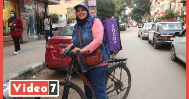 فتاة الدليفرى.. بنت طنطا تركها زوجها فقررت الإنفاق على أبنائها بفكرة خارج الصندوق