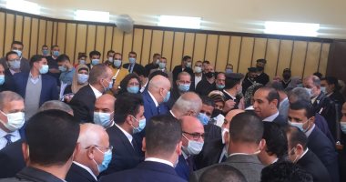 وزير العدل يقرر صرف مكافأة شهر للعاملين بمحكمة بورسعيد.. صور