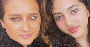 نيللى كريم بأحدث ظهور مع ابنتها فى صورة سيلفى.. وتعلق: أميرتى