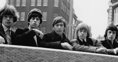 تعرف على القصة الكاملة لتقديم مسلسل عن فريق The Rolling Stones 
