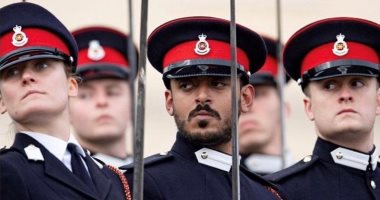 قرقاش ينشر صورة لنجل محمد بن زايد من حفل تخرجه بأكاديمية ساندهيرست العسكرية