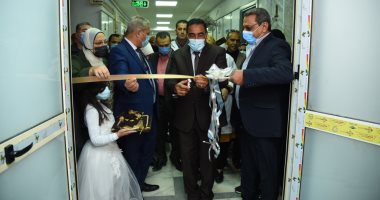 صور.. محافظ مطروح يفتتح أعمال تطوير أقسام مستشفى النساء والتوليد