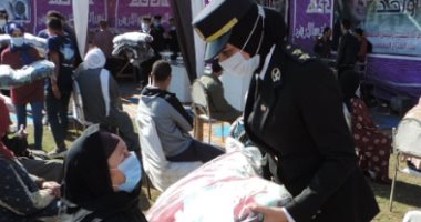 الشرطة فى خدمة الشعب.. الداخلية توزع بطاطين ومواد غذائية على الأسر الأكثر احتياجا.. وعلاج أصحاب الهمم فى مستشفيات الشرطة.. واستخراج الأوراق الرسمية لمدة أسبوع مجانا بمناسبة اليوم العالمى لذوى الإعاقة.. صور