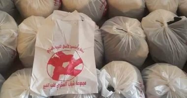 شباب قرية السكرى بكفر الشيخ يجهزون حقائب غذائية لمساعدة الأسر غير القادرة.. صور