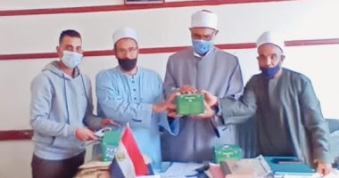 أوقاف الأقصر تهدى المعاهد الأزهرية كتبا دينية لترسيخ الفكر الوسطى
