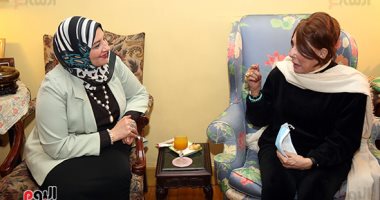 لبنى عبدالعزيز تكشف تفاصيل علاقتها برشدى أباظة وحكاية لعنة الفراعنة "فيديو"