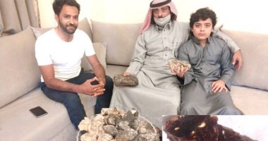 طفل سعودى يعثر على كنز خلال نزهة مع والده على أحد شواطئ تبوك
