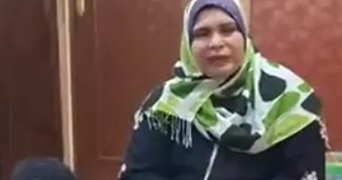 أم الغلابة شالت الهم 20 سنة.. "عزة" أصيبت بالنخاع الشوكى وتعول توأمين مصابين بشلل كلى وزوجا مريضا والحمل أصبح اثنين.. لا تجد من يعولها وتحملهما يوميا لقضاء طلباتهم.. وتتمنى شقة طابق أرضى وكرسى متحرك ومساعدتهما