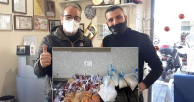 الدال على الخير كفاعله.. محمد شاب مصري حديث القنوات الفضائية والصحف بروما.. يساعد الأسر الإيطالية فى توفير سلع غذائية مجانية.. يتواصل مع الصليب الأحمر لتوفير الوجبات.. وينال وسام التميز للعام الثانى على التوالي