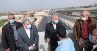 وزير النقل يتابع جاهزية المرحلة الأولى من طريق الصعيد الصحراوى الغربى