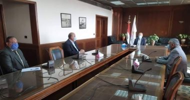 وزير الرى يبحث المشروعات الكبرى على المصارف الزراعية