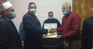 محافظ الدقهلية يكرم أصحاب المركزين الأول والثالث بدورة إدارة الأزمات بسقارة