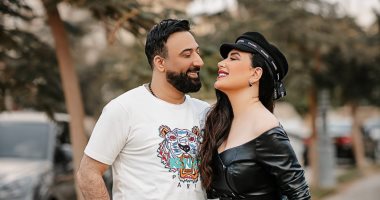 جلسة تصوير رومانسية تجمع عبير صبرى وزوجها.. صور
