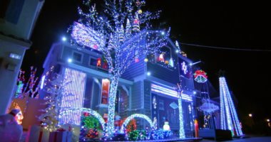 عرض الموسم الثامن من The Great Christmas Light Figh على شبكة ABC