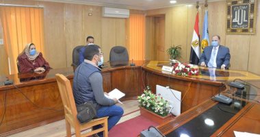 محافظ أسيوط يؤكد على ضرورة التواصل مع المواطنين ويأمر بصرف إعانات عاجلة