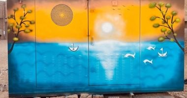 أهالى قرية الرقاقنة بسوهاج يحولون أكشاك الكهرباء إلى لوحات فنية.. صور