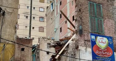 انهيار جزئى بعقارين فى حى الجمرك بالإسكندرية دون إصابات.. صور