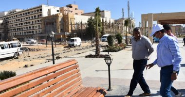 وضع اللمسات الجمالية لأكبر مشروع حضارى فى أسوان عاصمة الشباب.. الانتهاء من تطوير تجميل ميدان المحطة ومساراته قريبًا.. مخطط لإنشاء نصب تذكارى للشهداء ومد السوق القديم بمراوح تهوية بالمياه مماثلة للحرم المكى..صور