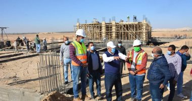 محافظ الوادى الجديد يتفقد مجمع المصالح الحكومية المميكن وحديقة 30 يونيو
