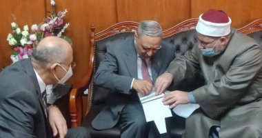الأوقاف تهدى جامعة طنطا 46 مجموعة من سلسلة رؤية للفكر المستنير