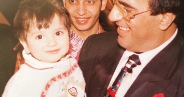 دولاب الذكريات.. محمد الشرنوبى مع والده فى صور من الطفولة: صاحبى وأستاذى