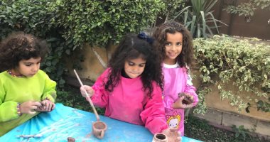6 مهارات يجب أن يتعلمها أطفالك فى الصغر.. السباحة تقوى أطرافه