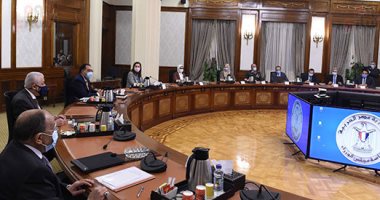 الحكومة تعلن بدء تنفيذ مرحلة جديدة من "حياة كريمة".. تكليفات الرئيس السيسى تفتح الباب أمام 1000 تجمع ريفى للحياة.. رئيس الوزراء: نستهدف تطوير مراكز متكاملة.. ويؤكد: بدء العمل بالمواقع يناير المقبل