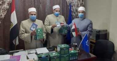 أوقاف السويس تهدى سلسلة "رؤية" إلى الإدارة المركزية بالأزهر.. صور