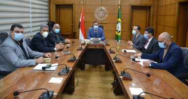 محافظ الدقهلية يناقش الدراسات الفنية والمالية لبدء تنفيذ منظومة جمع القمامة 