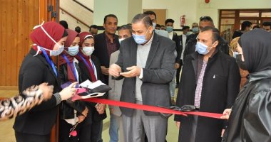 رئيس جامعة كفر الشيخ يفتتح معرض الفنون التشكيلية استعدادا لـ"إبداع 9"